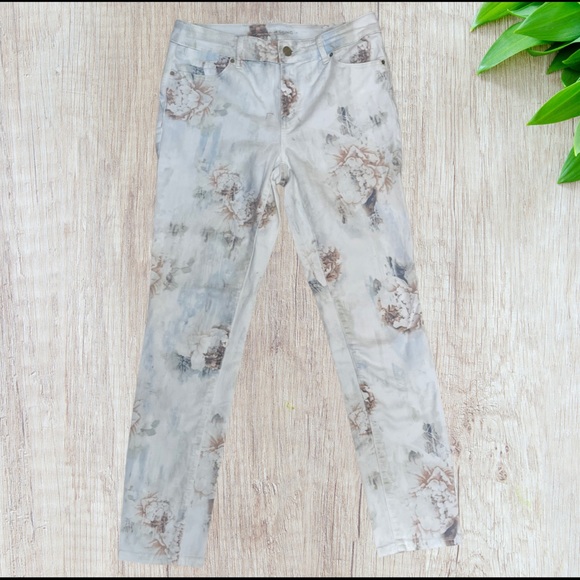 ✨4 for $20✨ | Chico’s | Platinum Diffused Floral Jeggings | 4 - Picture 5 of 8